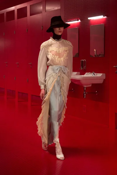 Look 15